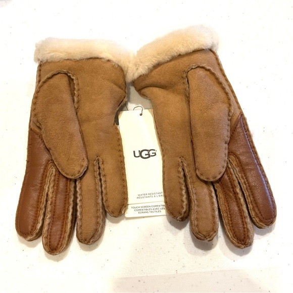 NWT UGG Gloves w/ touch screen compatible - size Small- Chestnutt w/ shearling - Picture 4 of 10